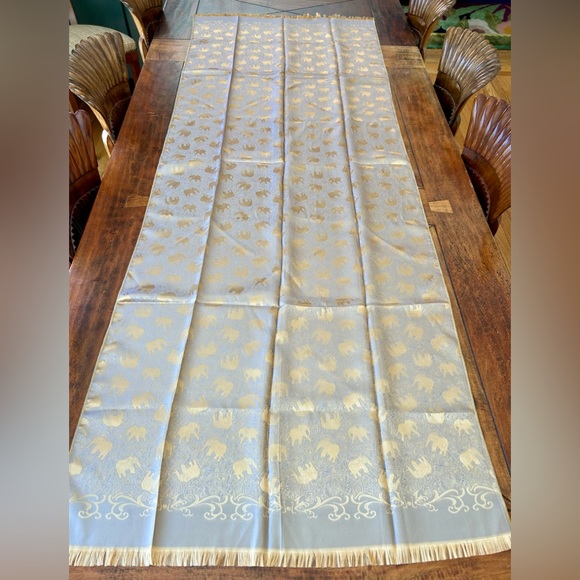100% Silk Scarf with Elephants in Yellow gold and Pale Purple, NEW - Picture 4 of 6